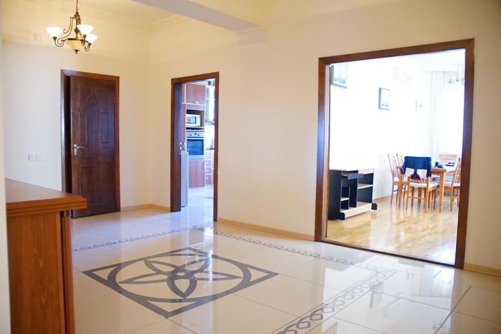 Nizami Street Apartment Baku Bagian luar foto